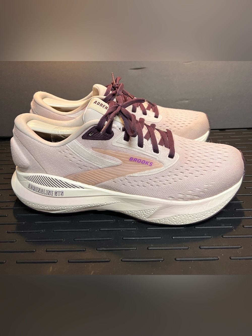 Brooks Adrenaline GTS 24 Women's Running Shoes - Size 8.5 B